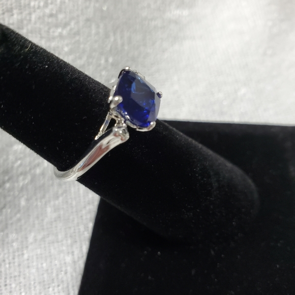 Ring - Picture 3 of 3